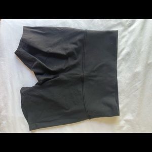 Lululemon wonder under biker shorts (7”) size 6